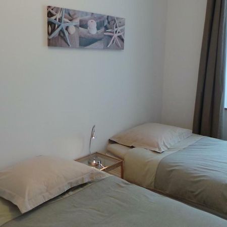 Lesneven Appart Nuitee Bagian luar foto
